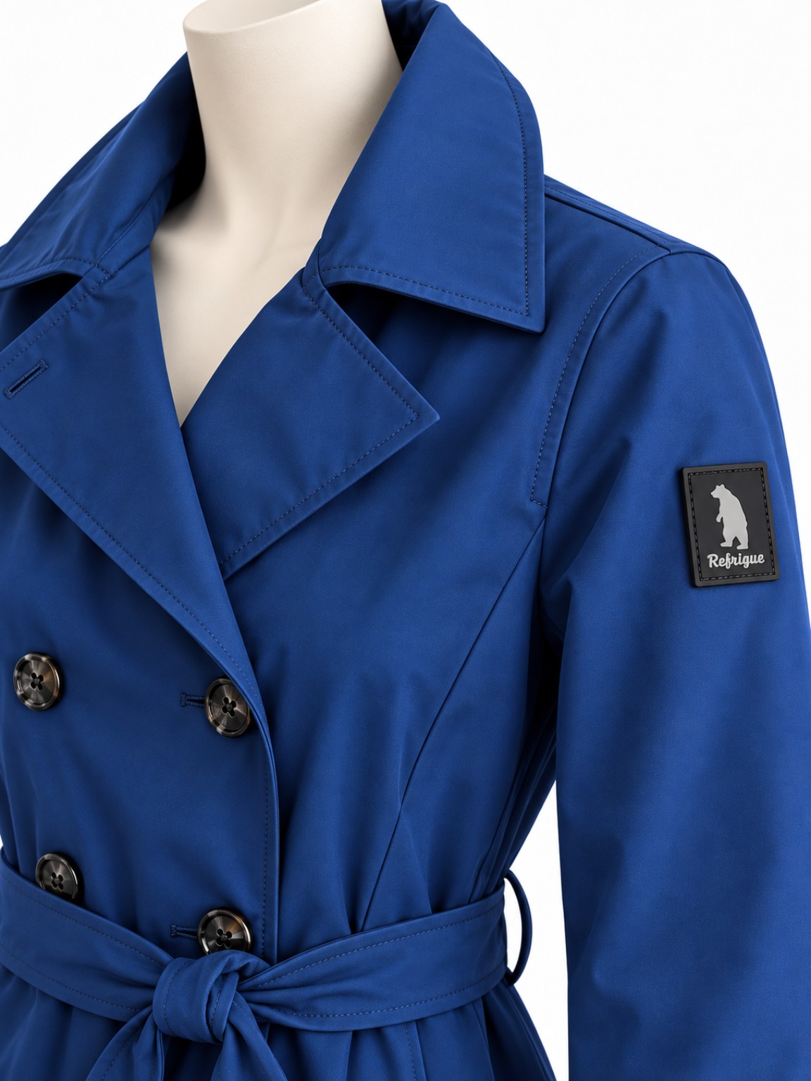 REFRIGUE HILDA trench Navy, dettaglio collo e logo sul braccio