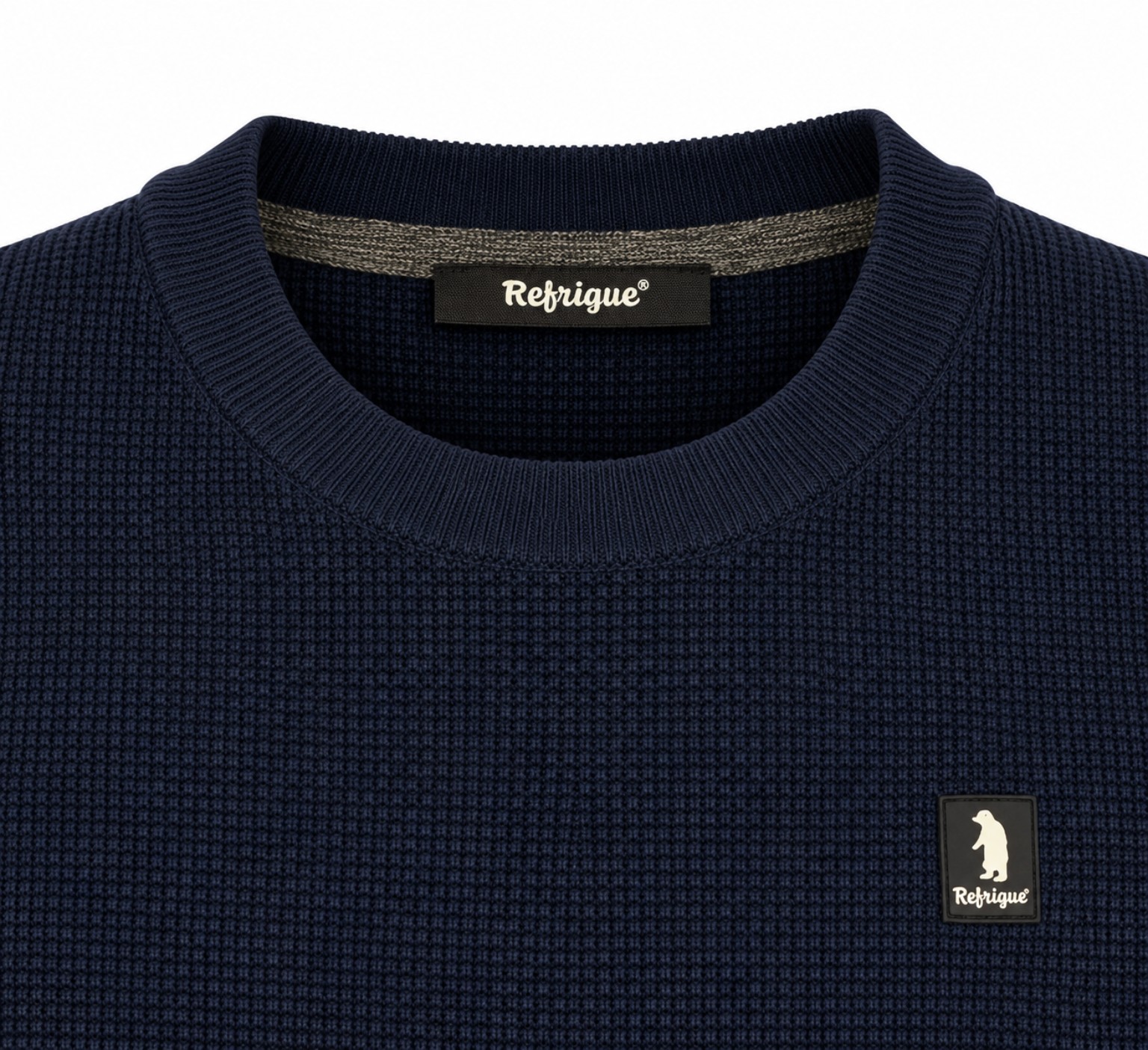 REFRIGUE Maglione girocollo blu navy, dettaglio collo e logo